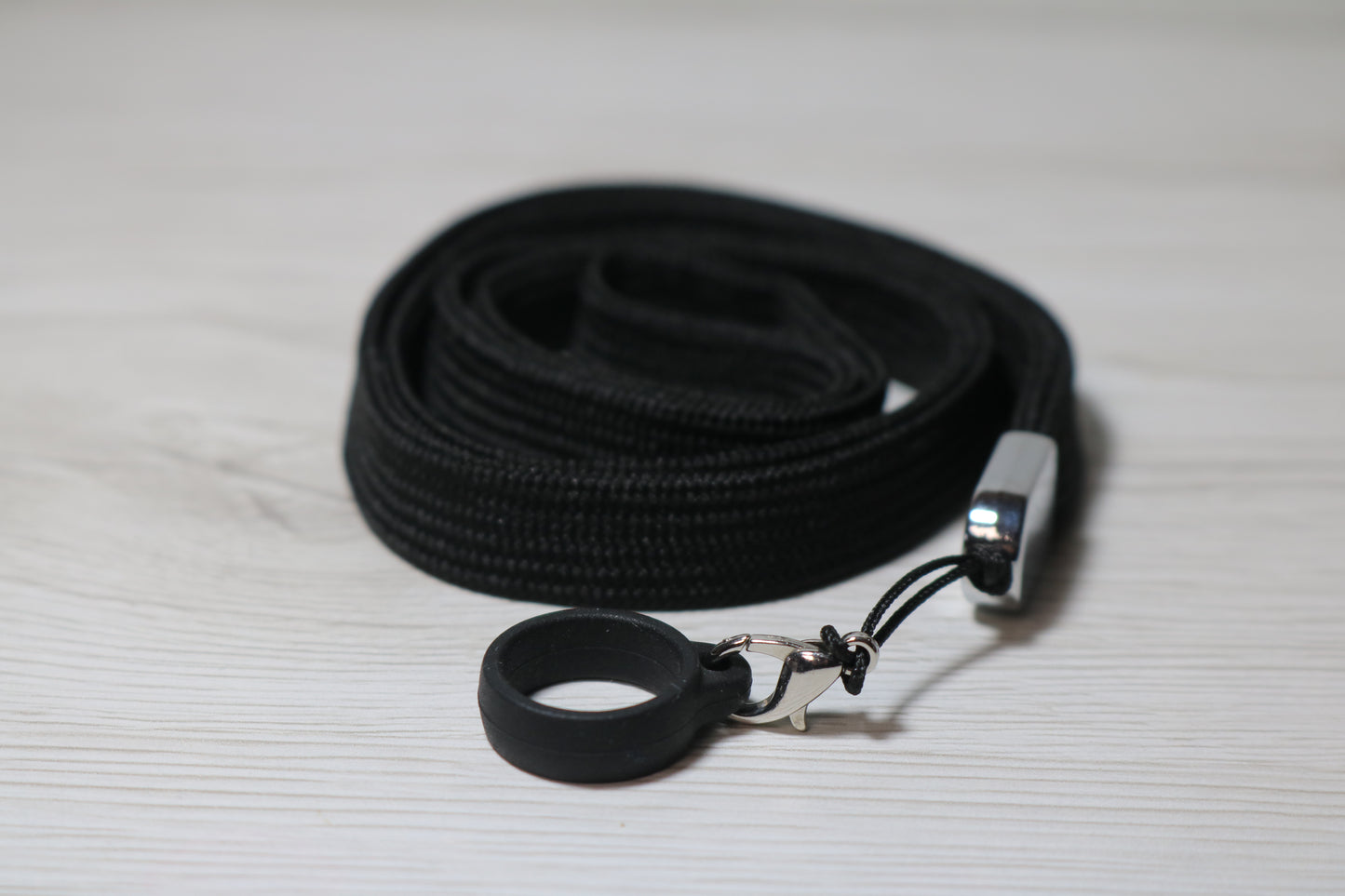 Anello in silicone con laccetto – Accessorio porta sigaretta elettronica con cordino, pratico e sicuro